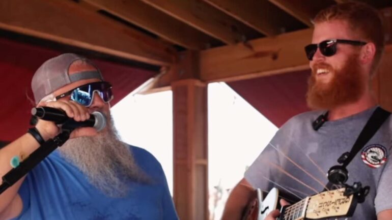 Jamey Johnson and Oliver Anthony sing "In Color"